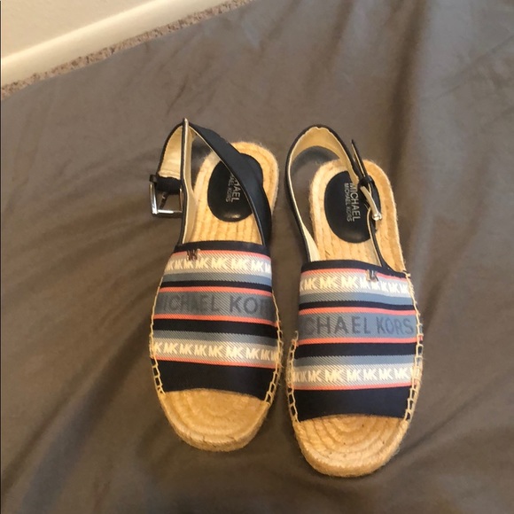 Michael Kors strap up sandal - Picture 1 of 1